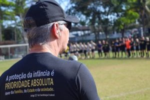Estrela mobiliza atletas e famílias na campanha Todos Contra a Pedofilia