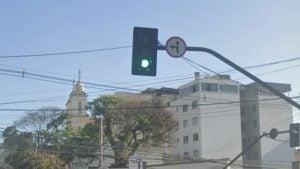 Furto de cabos desliga semáforo na av. Getúlio Vargas, em Divinópolis