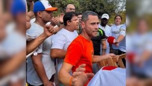 s irmãos do Cleitinho tavam fazendo uma caminhada de Itaúna pra Divinópolis, aí o