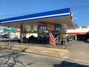 Est&uacute;dio M&oacute;vel 94 LIVE realiza a&ccedil;&atilde;o no Auto Posto ABC, na Avenida JK, em Divin&oacute;polis