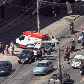 Idosa fica gravemente ferida após ser atropelada na rua Goiás, em Divinópolis