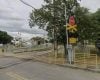 Manutenção na linha férrea interdita acesso ao bairro Esplanada, em Divinópolis