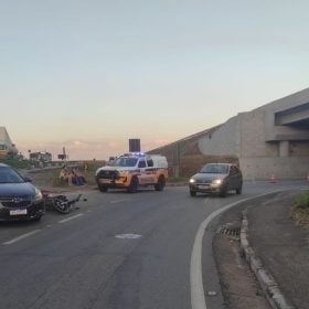 Mulher fica ferida em acidente envolvendo três veículos na MG-050, em Divinópolis