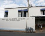 Mulher mata marido com facada no peito em Arcos