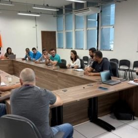 Prefeitura anuncia medidas para retirada de fios soltos em postes de Divin&oacute;polis