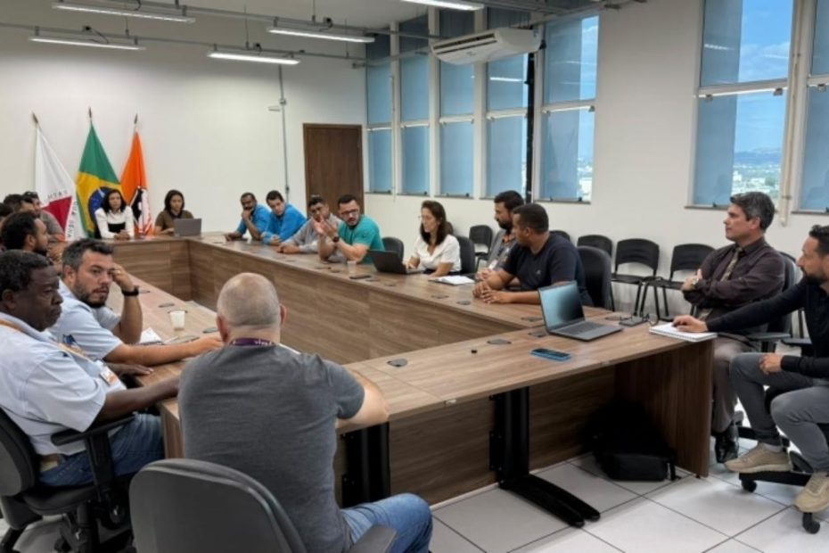Prefeitura anuncia medidas para retirada de fios soltos em postes de Divinópolis