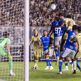 Em jogo apagado, Cruzeiro perde para o Vasco por 3 a 1 pelo Brasileirão