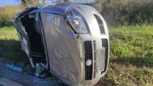 Idosa fica ferida após carro capotar na MG-050, entre Divinópolis e Itaúna