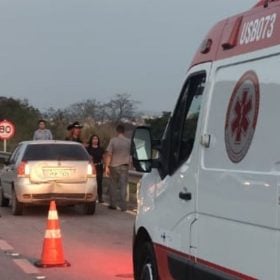 Motociclista fica ferido após bater na traseira de carro na MG-050, em Divinópolis