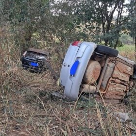 Ultrapassagem termina em acidente na MG-170 e dois ficam feridos