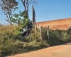Motociclista perde o controle e cai em barranco na MG-050 em Itaúna