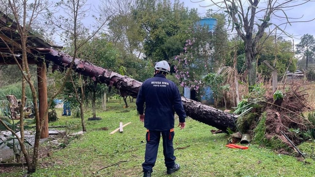 Poss&iacute;vel ciclone-bomba gera alerta de vendaval: vai chegar a Divin&oacute;polis?