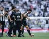 Meia do Atlético sofre lesão durante partida contra o Grêmio e é substituído no primeiro tempo