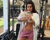 Lauana Prado apresenta o filho recém-nascido em espaço de exercícios criado em casa
