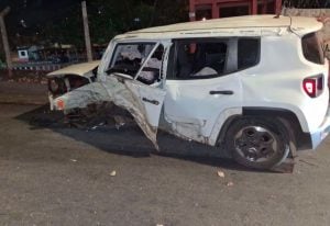 Carro com quatro ocupantes embriagados capota na região Noroeste de Belo Horizonte; uma mulher fica gravemente ferida