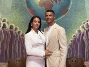 Cristiano Ronaldo e Georgina Rodríguez celebram casamento de forma íntima em residência de Cascais