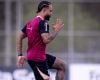 Corinthians oficializa renovação de contrato com Memphis Depay e reintegra atacante aos treinos