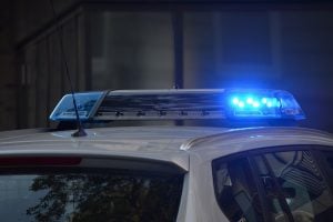 Homem é assassinado a tiros dentro de residência em Sete Lagoas; suspeitos foram presos em flagrante