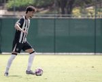 Atlético relaciona jovem zagueiro Pedro Lemos para jogo contra o Internacional