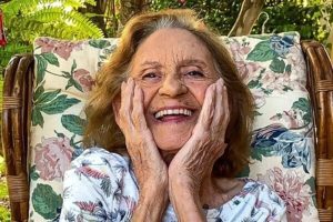Globo suspende Sessão da Tarde após morte de Laura Cardoso