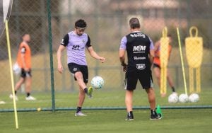 Jogador do Atlético de Madrid nega intenção de deixar o clube após rumores de transferência