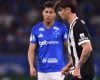 Jovem zagueiro Vitão demonstra maturidade em estreia no clássico do Atlético e reforça sua presença na equipe principal
