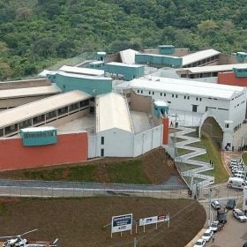 Homem de 67 anos &eacute; encontrado morto em banheiro de pres&iacute;dio na Regi&atilde;o Metropolitana de Belo Horizonte