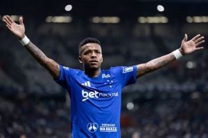 Arroyo destaca-se em jogos de mata-mata pelo Cruzeiro, com gols decisivos em fases eliminatórias