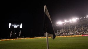 Partida entre Vasco e Cruzeiro será realizada em horário alternativo devido às eleições de 2026