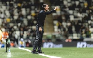 Atlético enfrenta dificuldades na defesa devido a desfalques antes do jogo contra o Vitória