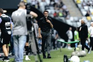 Atlético busca ampliar invencibilidade diante do Vitória com time alternativo em meio a desfalques e decisão na Copa do Brasil