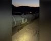 Carreta carregada com 61 mil litros de etanol tombou na MGC-418, provocando interdição total da rodovia em Teófilo Otoni