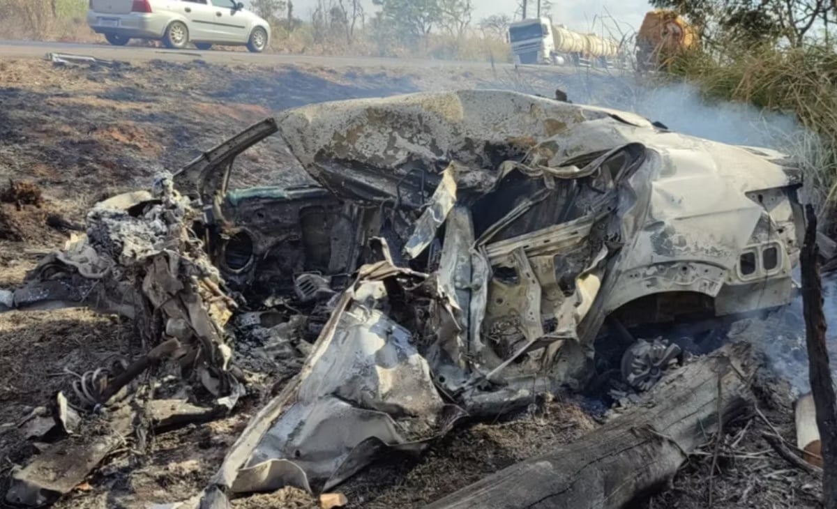 Motorista morre carbonizado após colisão na BR-262 em Araxá, Minas Gerais