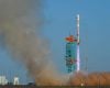 China realiza pouso de foguete reutilizável com tecnologia de pouso retrátil em terra firme
