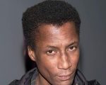 Ator de &ldquo;Oz&rdquo;, Michael Wright, falece aos 70 anos por complica&ccedil;&otilde;es de doen&ccedil;a neurol&oacute;gica rara