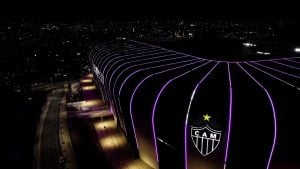 Arena MRV Ilumina-se de Lilás em Comemoração aos 20 Anos da Lei Maria da Penha
