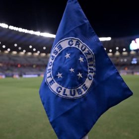 Cruzeiro pode ser responsabilizado por veto a an&uacute;ncios de casas de apostas no Mineir&atilde;o, aponta especialista