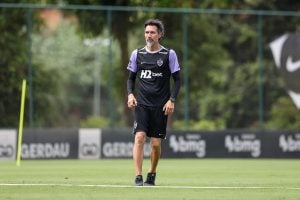 Atlético de Belo Horizonte mantém invencibilidade de oito jogos sem vencer por dois gols de diferença