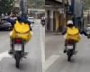 Homem é flagrado pilotando motocicleta com perna atrás do pescoço em Belo Horizonte