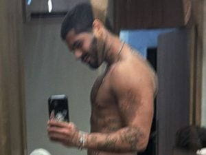 Zé Felipe recebe elogio de fã e Poliana Rocha comenta reação da mãe