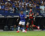 Arroyo explica reação após substituição na derrota do Cruzeiro diante do Flamengo na Libertadores