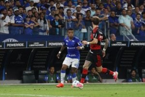 Arroyo explica reação após substituição na derrota do Cruzeiro diante do Flamengo na Libertadores
