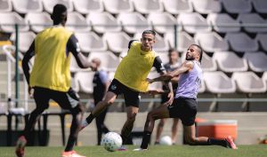 Atlético mantém dúvidas sobre futuro de volante após chegada de reforços e negociações por Alexsander