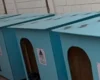 Detentos produzem casinhas para cães e gatos abandonados em Lagoa da Prata