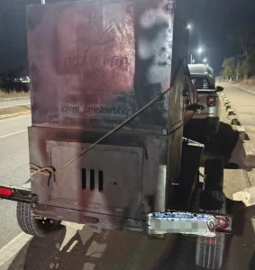 Reboque com sinais de clonagem é apreendido em Cláudio