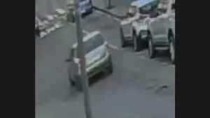 Fiat Palio bate em Volkswagen Gol estacionado no Centro de Itaúna
