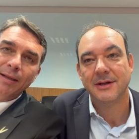 Flávio Bolsonaro anuncia candidatura de Flávio Roscoe a governador de MG