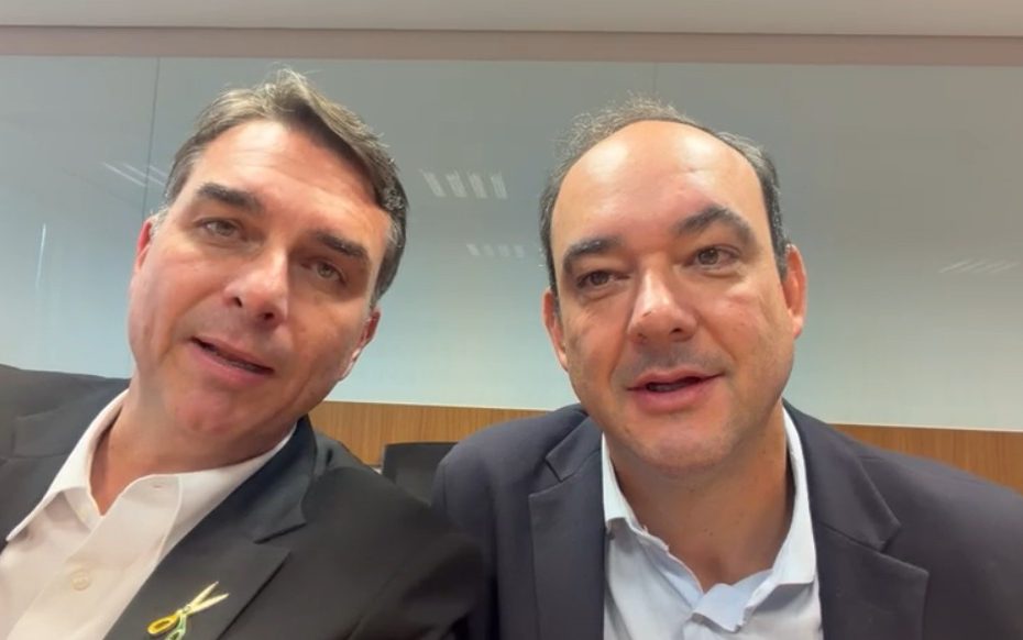 Flávio Bolsonaro anuncia candidatura de Flávio Roscoe a governador de MG