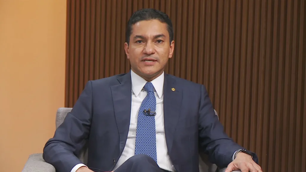 Marcos Pereira durante convenção nacional do Republicanos falando sobre a candidatura de Cleitinho.