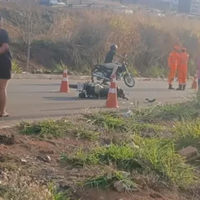 Motociclista morre após bater em poste em Nova Serrana
